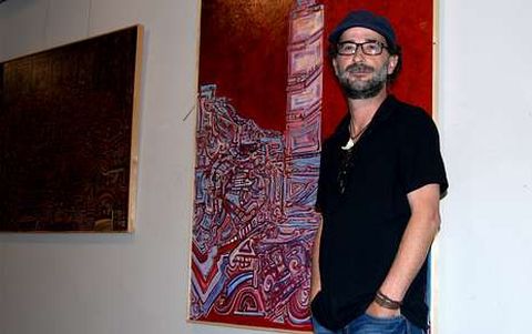 Juan Manuel Álvarez Romero, en su exposición, titulada «El hombre grúa».