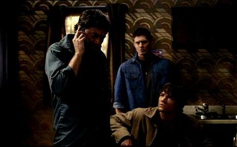 Arriba, «The Strain»; abajo los Winchester, en «Sobrenatural».
