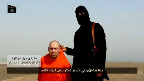 Steven Sotloff, en el anterior vídeo difundido por el Estado Islámico.