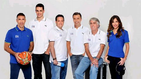 Siro López, segundo por la derecha, con el equipo de Mediaet