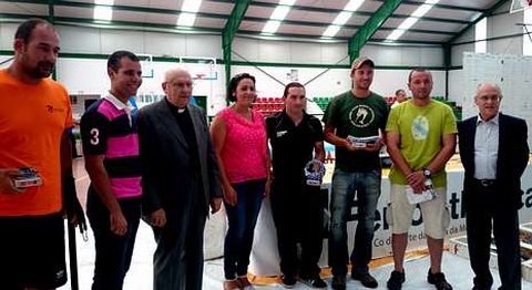 Los primeros clasificados recibieron los premios de la alcaldesa Zaira y Carlos Oliete, de Ferroatlántica.