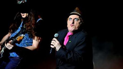 Javier Gurruchaga y la Orquesta Mondragón se subirá al escenario en el recinto ferial de Silleda.