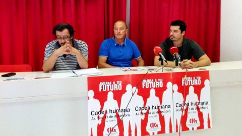 Los secretarios comarcales Manel Grandal y López Pintos, junto al secretario de Organización, Ramón Alfonzo
