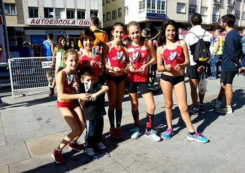 Integrantes del Atletismo A Estrada en la prueba de Rianxo.