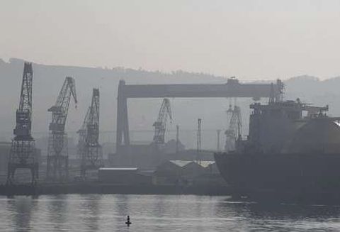 La última plataforma fabricada en el astillero de Fene abandonó la ría en el 2004.