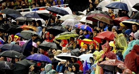 La afición cerró filas con el equipo de Del Bosque en una noche en la que Kroos se convirtió en protagonista. Los seguidores alemanes también estuvieron representados en Vigo.