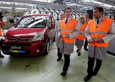 Presentación de las furgonetas eléctricas que fabrica PSA, patrocinadas por la Xunta.
