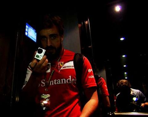 El documental incluye imágenes grabadas por Alonso.