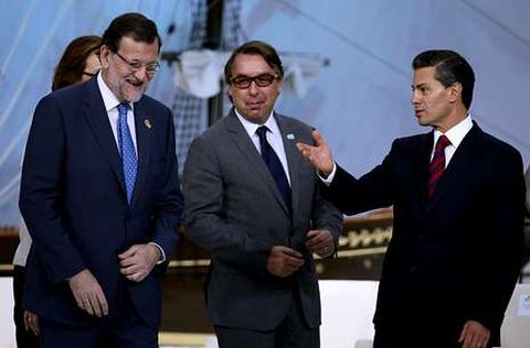 Rajoy con el presidente de Televisa, Emilio Azcárraga, y Peña Nieto en el Foro de Comunicación.