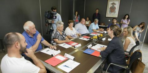 Dirigentes de las cofradías y de la Diputación firmaron el último convenio de cooperación en Celeiro.