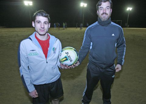 Moski, a la izquierda, se entrenó el martes en el campo de A Medela con Emilio García.
