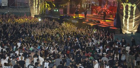 Festas, romarías e festivais, como por exemplo o Resurrection Fest, teñen unha alta capacidade de atraer e de sorprender aos visitantes.