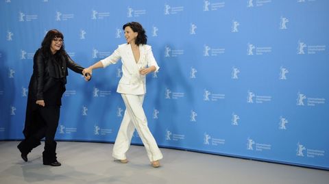 La actriz Juliette Binoche junto a la directora Isabel Coixet.