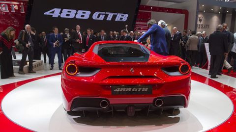 El nuevo Ferrari 488 GTB es presentado durante la jornada abierta a la prensa del Salón del Motor de Ginebra.