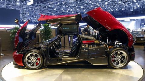 El Pagani Huayra, abierto de par en par.