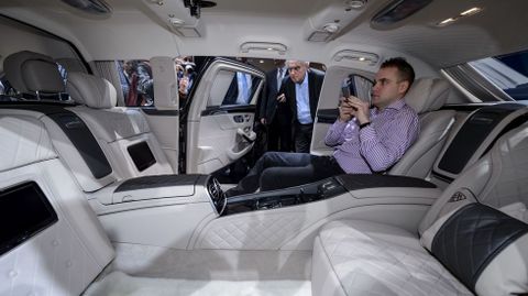 Dentro del Mercedes-Maybach S 600 Pullman, con 6.5 metros de largo.