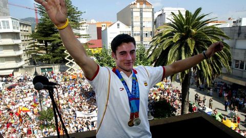 Recibimiento en Cangas tras haber ganado dos medallas en Atenas 2004.