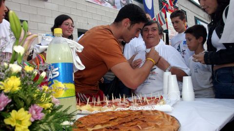 Firma de autógrafos del piragüista de Aldán.