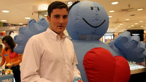Apoyando una campaña de la Fundación para la Infancia Meniños, en El Corte Inglés de Vigo.
