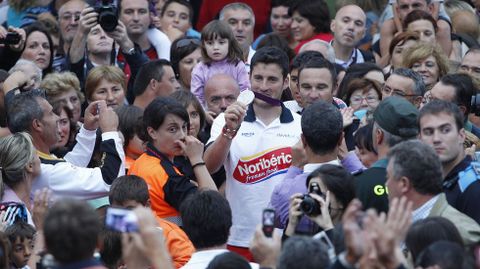 Los integrantes del Club de Remo Ría de Aldán siguieron con atención su carrera de Londres.