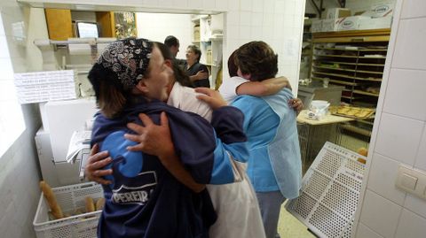 Emoción en la panadería familiar cuando David Cal se colgó el oro de Atenas.