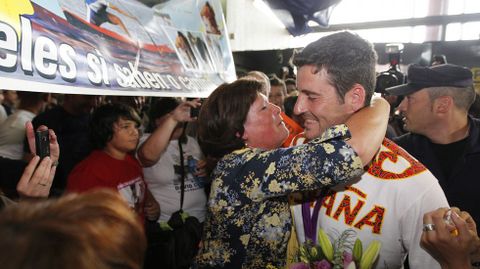 Recibimiento en el aeropuerto de Vigo tras su llegada de Londres 2012.