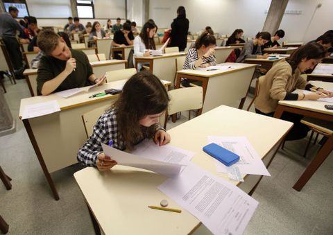 En la facultad de Ciencias se celebró la fase coruñesa de selección de los mejores alumnos de química.
