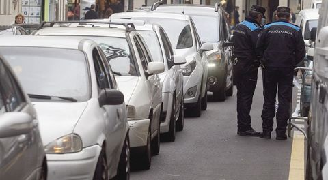 Los responsables de Tráfico alertan del envejecimiento del parque móvil gallego, pues el 40 % de los coches tienen entre 12 y 14 años.