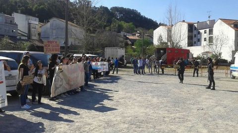 Protesta antitaurina durante la Pascua de Padrón.