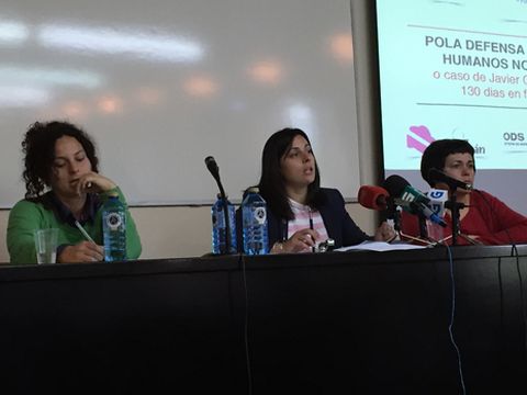 Las tres abogadas proderechos humanos, en una rueda de prensa hoy en Vigo
