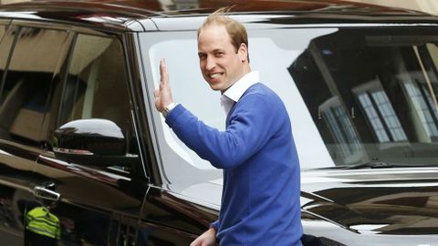 Guillermo sale de la clínica unas horas después del nacimiento de la princesa