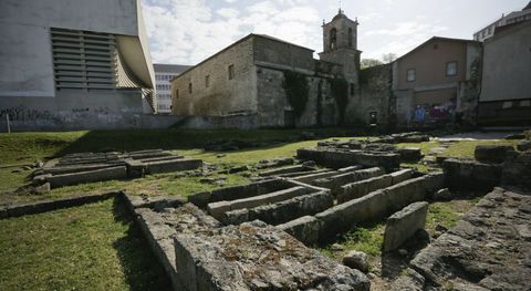 En los restos del convento de San Francisco está previsto dejar a la vista un pavimento de cantos rodados que tiene siete siglos.