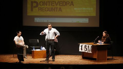 El colectivo «15-M» organizó un debate electoral en Vigo