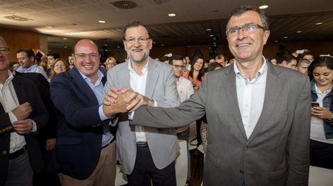 Pedro Antonio Sánchez, a la izquierda, junto a Mariano Rajoy y el candidato a la alcaldía de Murcia.