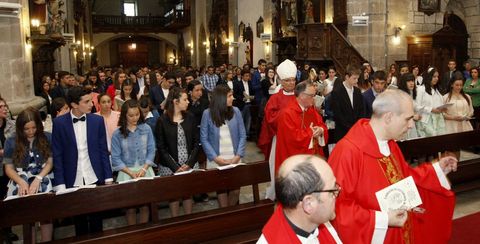 Las confirmaciones de la Unidad Pastoral de Viveiro tuvieron lugar en la iglesia parroquial de San Francisco, con más de 50 chavales.
