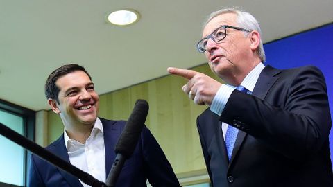 El presidente de la Comision Europea, Jean-Claude Juncker, junto al primer ministro griego, Alexis Tsipras