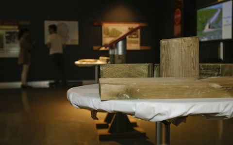 Una de las mesas de la exposición «Caminos Naturales». rubén gasalla