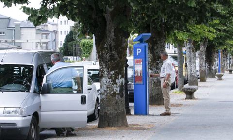 Ayer, casi todos los conductores seguían poniendo el tique en sus coches.