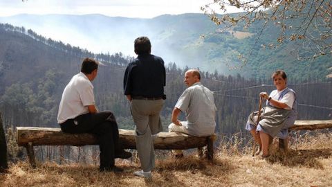 Los vecinos de A Balsa observan como quedó la zona afectada