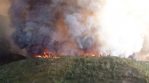 El poder devastador del fuego se hace especialmente visible desde el aire