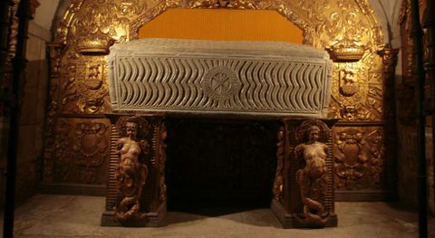 El sarcófago es una de las piezas más relevantes del museo, junto con el relicario.