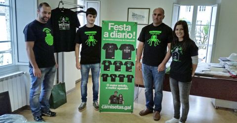 Algunos de los impulsores de la iniciativa con el alcalde y Pilar Ferreiro ayer en la presentación