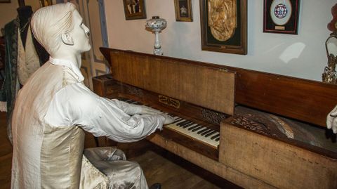 Pianoforte en el salón del mediodía