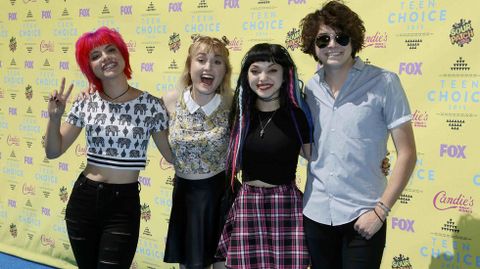 La banda Hey Violet en los Teen Choice Awards 2015