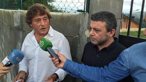 El abogado de la familia con Paco Serén, otro miembro de Los Piratas