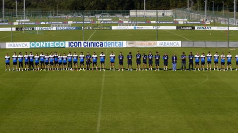 Minuto del silencio antes del entrenamiento del Dépor en Abegondo.