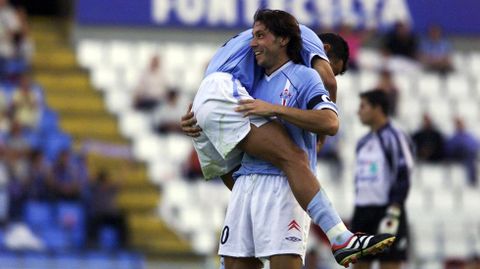 Mostovoi celebra con Juanfran uno de sus goles de aquel encuentro.