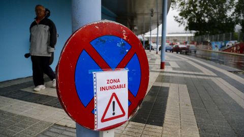 Avisos en la zona de Balaídos, en Vigo.