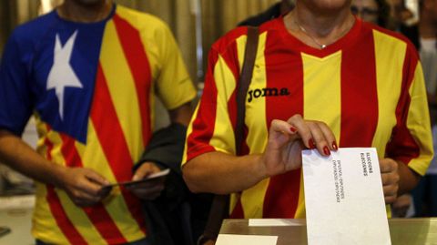 Con la sociedad dividida entre los que están a favor de la independencia y los que no, las catalanas son unas elecciones cruciales para la historia de la comunidad