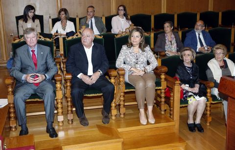 El cuarto ciclo de la USC homenajeó a Mayán (izquierda).